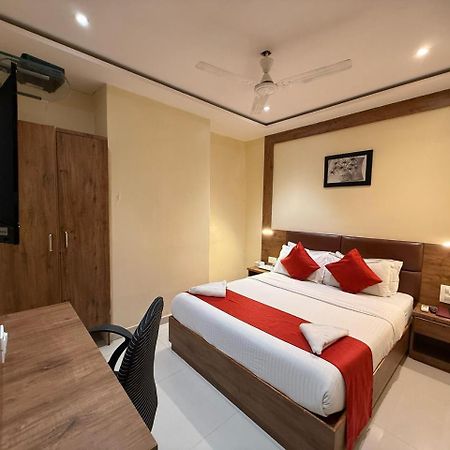 Palm Breeze Hotel - Colaba Mumbai Exterior foto